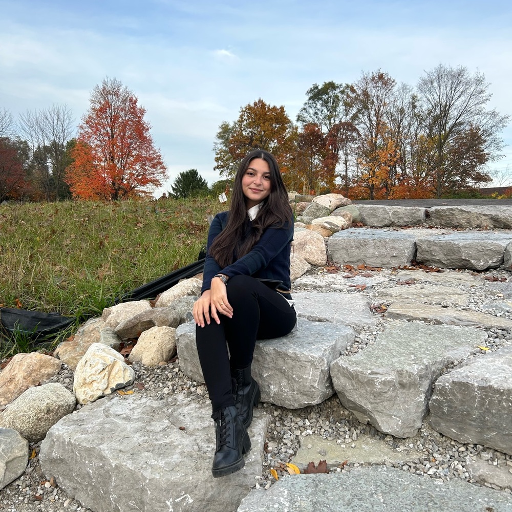 Meet your Posher, Valeria